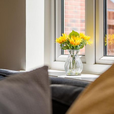 Spacious 4 Bedroom, Perfect For Contractors, Families, Private Parking Royal Wootton Bassett Kültér fotó