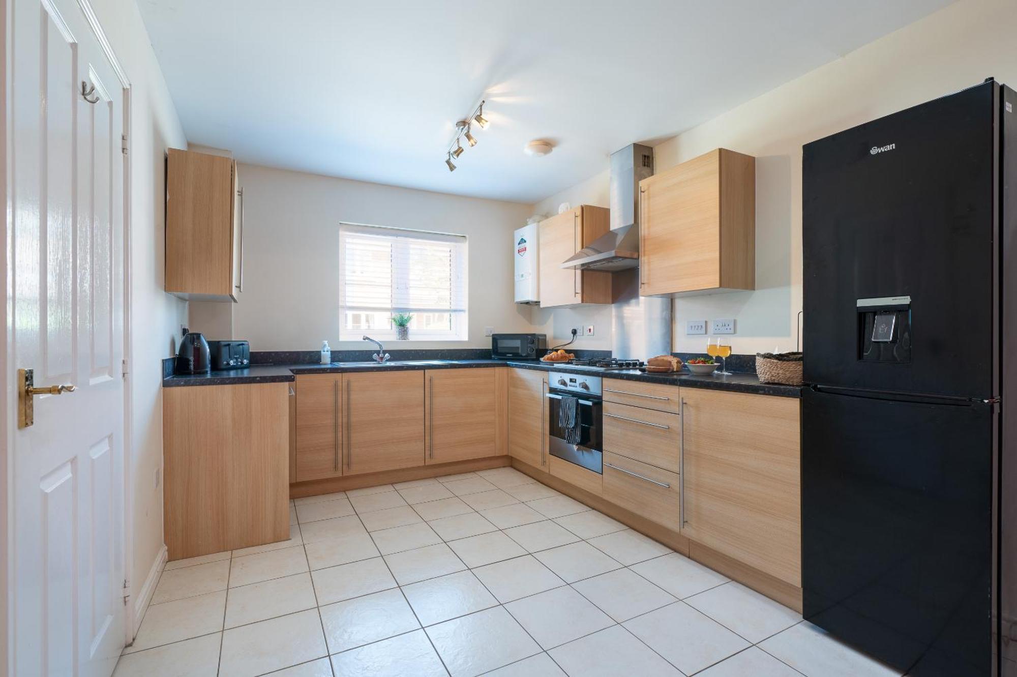 Spacious 4 Bedroom, Perfect For Contractors, Families, Private Parking Royal Wootton Bassett Kültér fotó