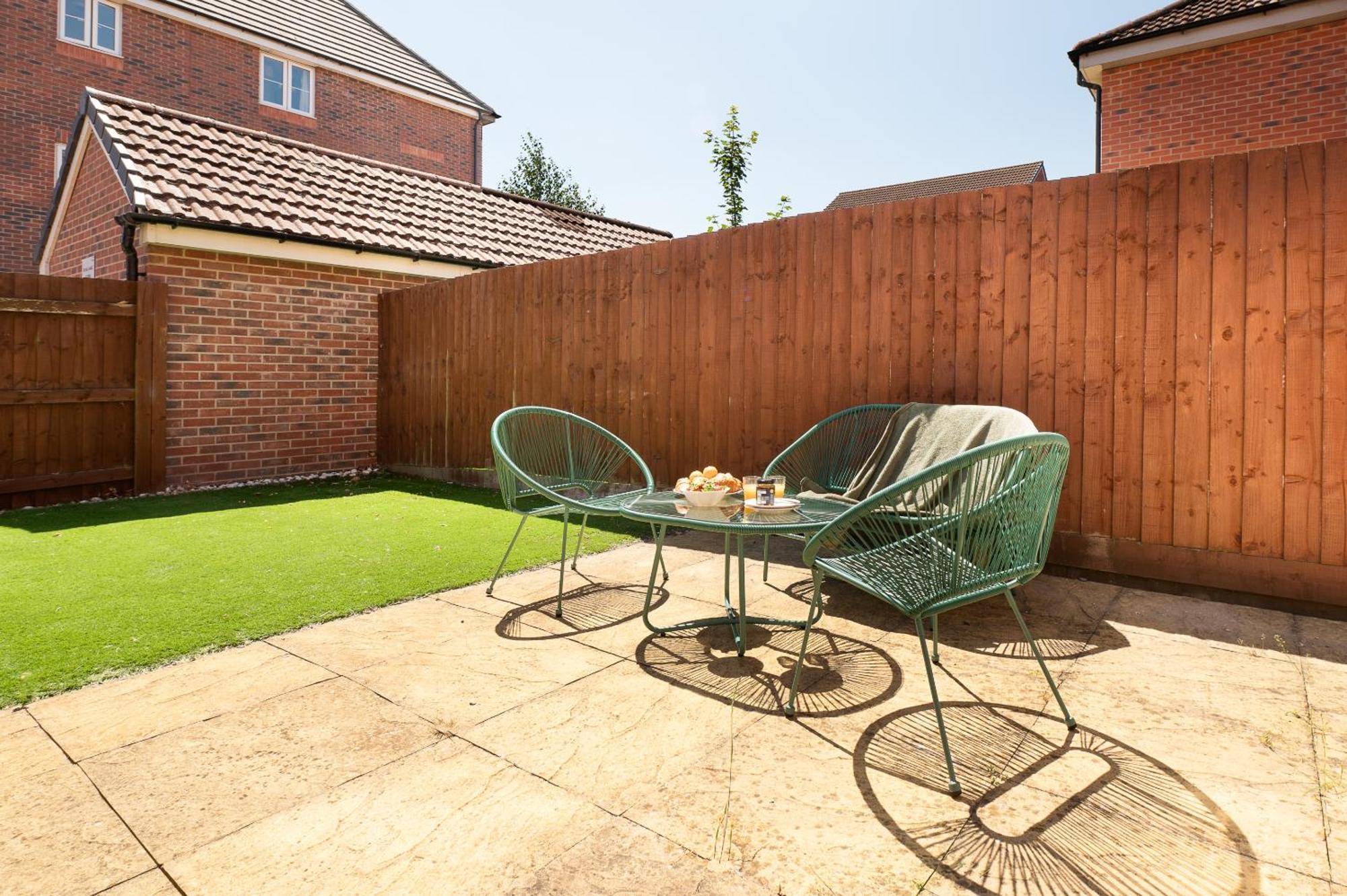 Spacious 4 Bedroom, Perfect For Contractors, Families, Private Parking Royal Wootton Bassett Kültér fotó