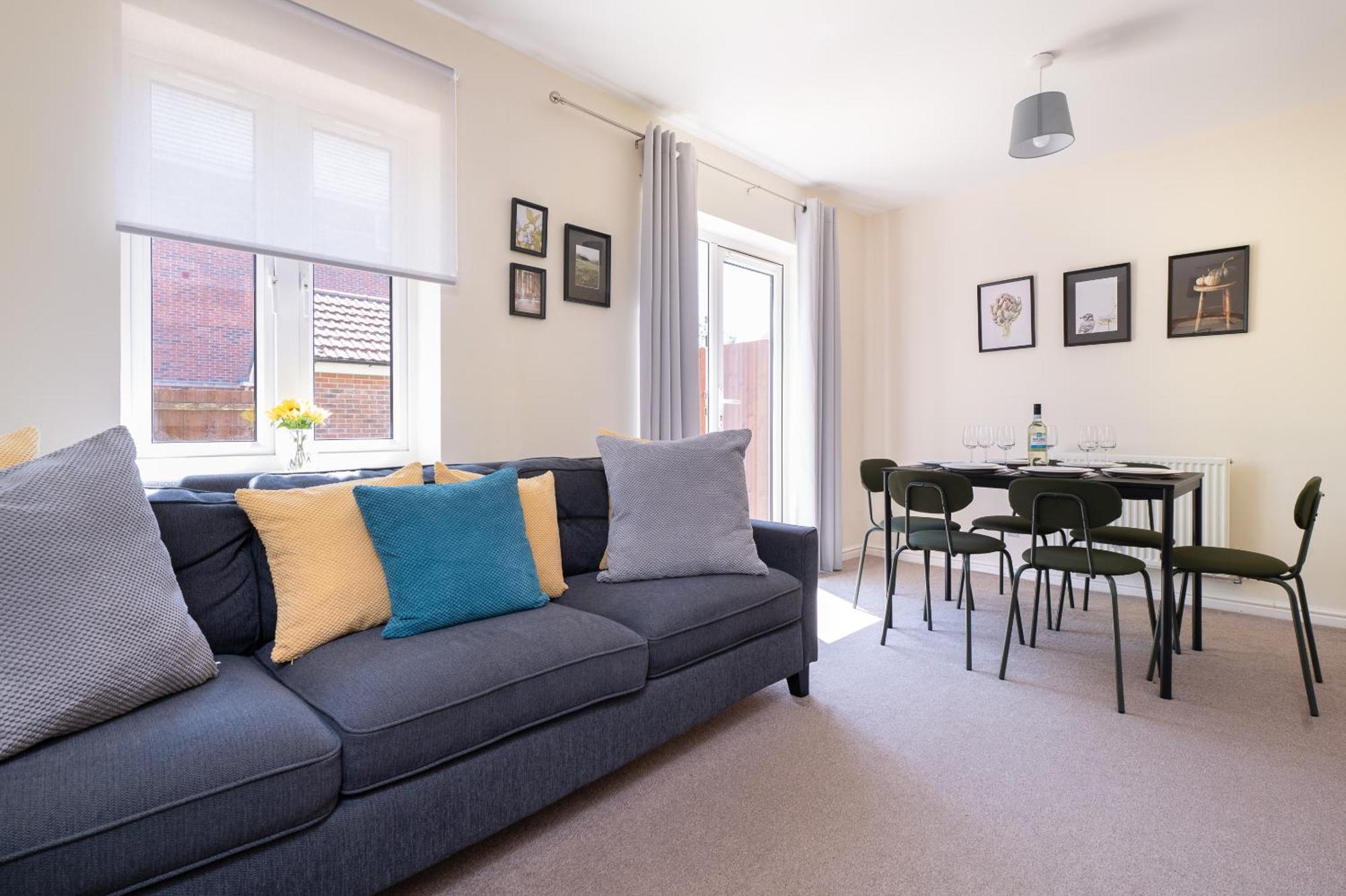 Spacious 4 Bedroom, Perfect For Contractors, Families, Private Parking Royal Wootton Bassett Kültér fotó
