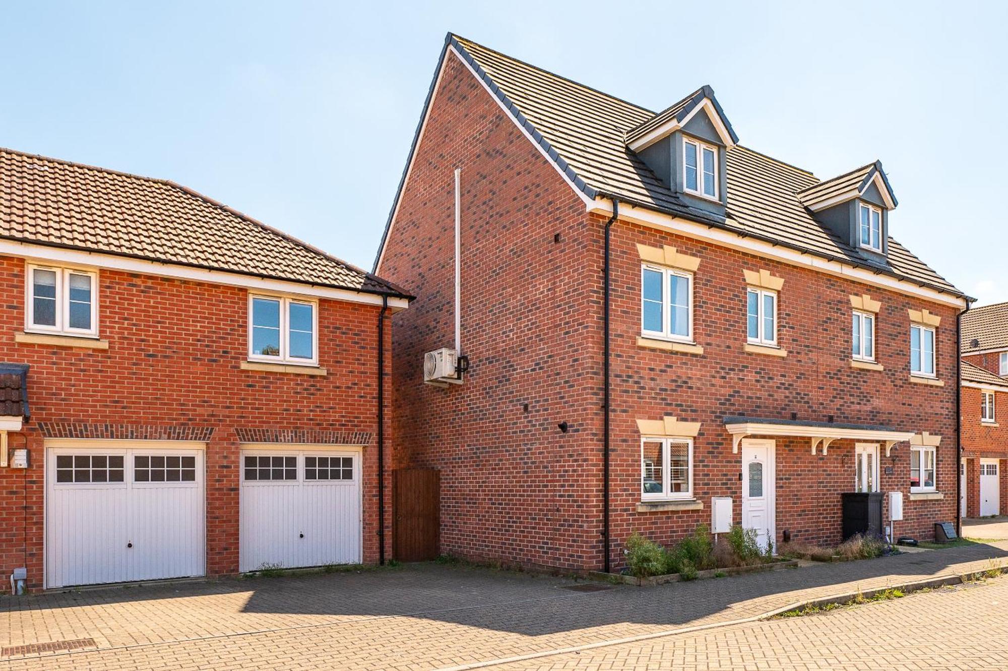 Spacious 4 Bedroom, Perfect For Contractors, Families, Private Parking Royal Wootton Bassett Kültér fotó